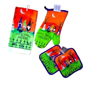 New! 4 piece Dish Towel set! Trick or Treating with my Knomies!